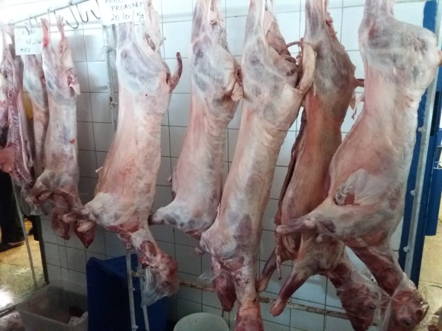 Anunt ANSVSA pentru romanii care achizitioneaza carne de miel
