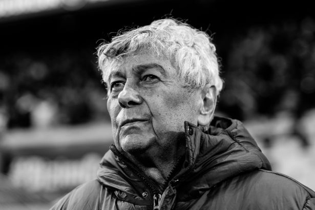 Inmormantarea lui Mircea Lucescu Momentul in care a fost inhumat la Cimitirul Bellu precedat de onoruri militare