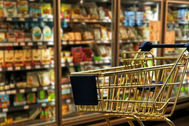 Programul supermarketurilor in perioada Sarbatorilor Pascale