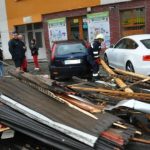 Vantul puternic a cauzat daune in 72 de localitati din Bucuresti Ilfov si alte 17 judete O persoana a decedat