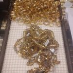 Zeci de perchezitii in Ilfov si Bucuresti Peste 16 kg de bijuterii descoperite la contrabandistii de aur